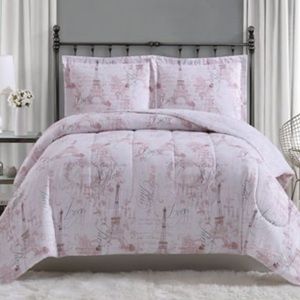 Paris 3-Piece Full/Queen Comforter Set. NEW